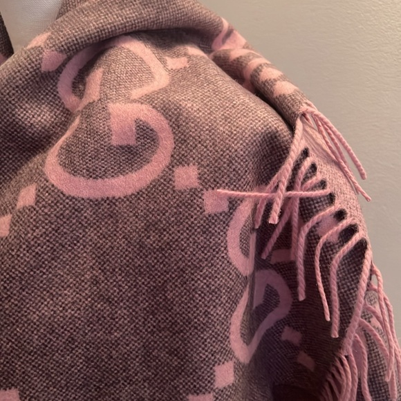 Gucci Lavender Purple Cashmere Scarf and Gloves Set - Picture 6 of 13